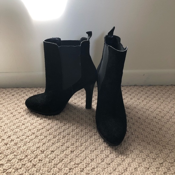 Ralph Lauren - Suede Black Heels - Picture 2 of 5